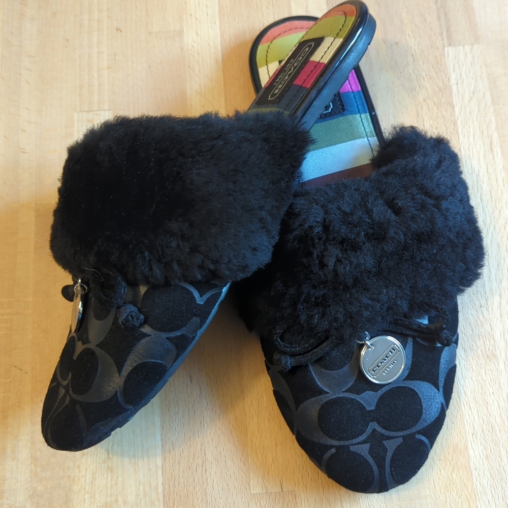 Coach Designer Carra Black Faux Fur Slip-On Slipper Shoes W/ Logo Charm Luxe - Picture 2 of 8